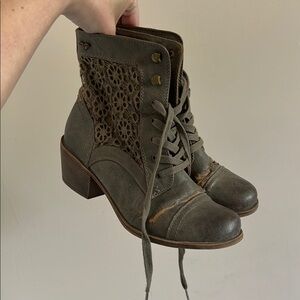 roxy mountain and the seas boots